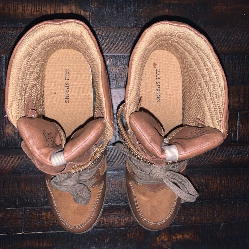 Pre-loved. Minimal wear. Please enlarge pictures to view. - Picture 7 of 13